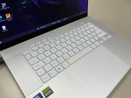 Teclado del ROG Zephyrus G16 (2024) GU605MY-QR029W.