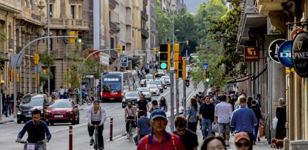 FOTO ALEX GARCIA VIA LAIETANA, UNA PARTE EN OBRAS Y LA OTRA YA REFORMADA 2025/05/26