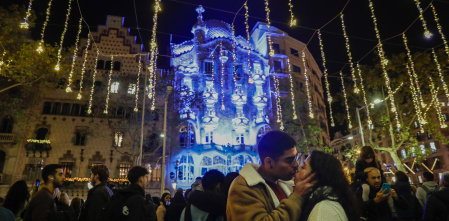 Barcelona saca a concurso las luces de la Navidad de 2025 por cuatro millones de euros
