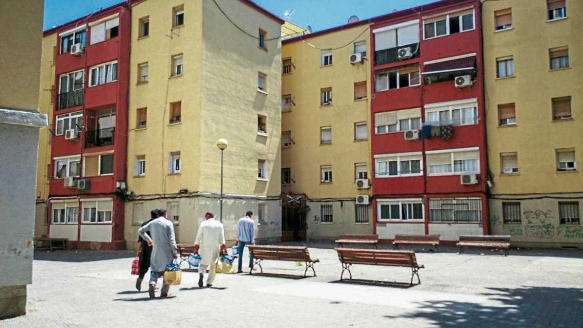 Investigan un tiroteo y un herido por arma blanca en el barrio de Sant Roc de Badalona