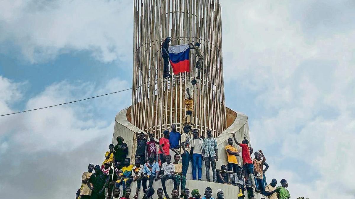 Níger se aleja de Occidente