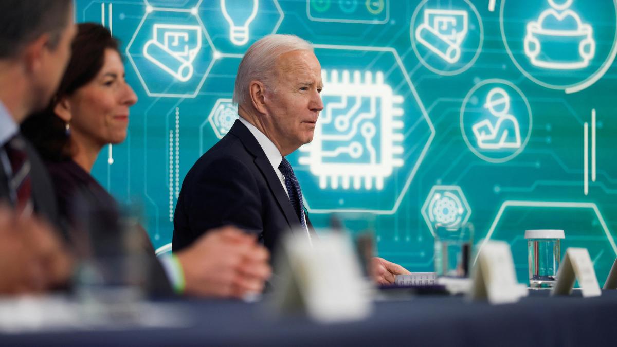 EE.UU. da 20.000 millones a Intel para impulsar sus fábricas de chips