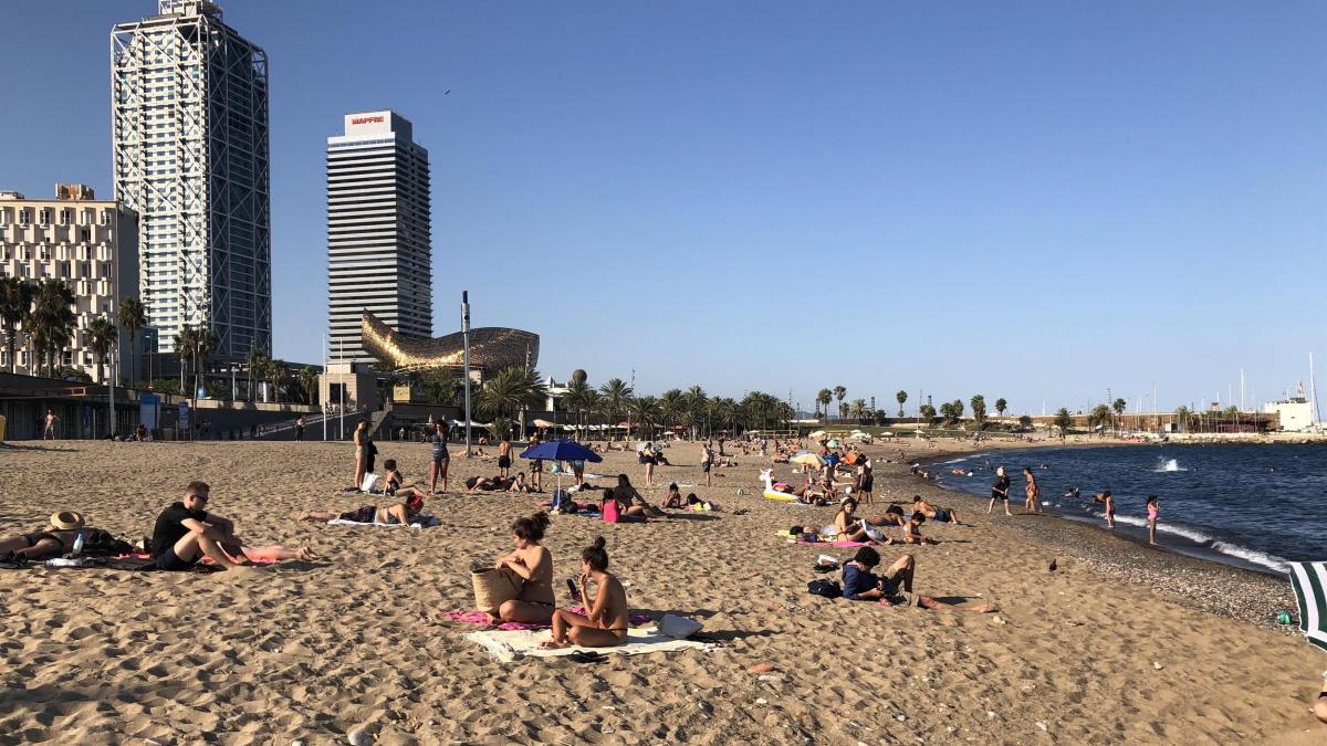 Hallado el cadáver de un hombre flotando en el agua en la playa del Somorrostro de Barcelona