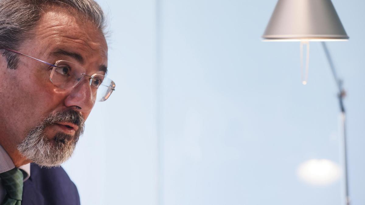 Valencia anula la entrega de premios que debía reconocer al diputado de Vox Carlos Flores