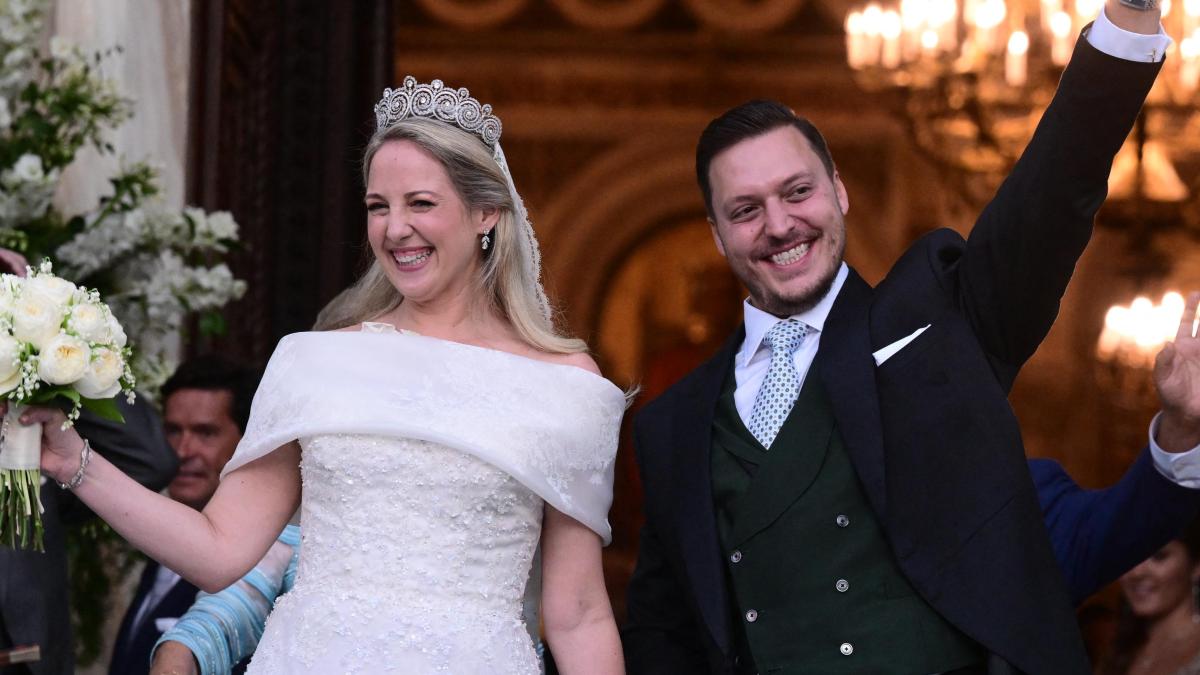 Más de 500.000 cristales de Swarovski: los detalles de los tres vestidos de novia de Teodora de Grecia