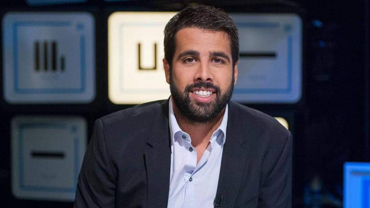Marc Masip, psicólogo experto en adicciones: “No puedes estar cada día con el móvil durante la cena con tus hijos, si siempre estás con el teléfono delante de ellos, no los disfrutas ni estás educando bien”