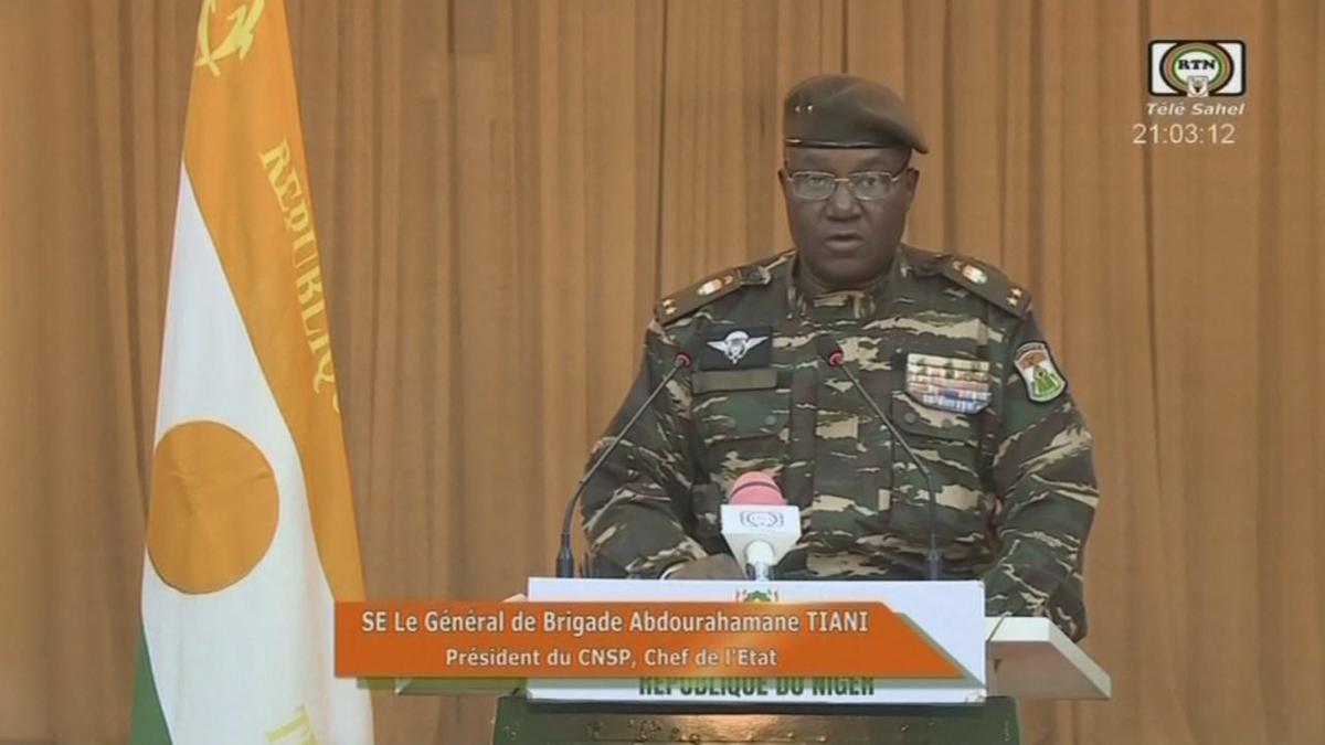 La junta militar de Níger se declara dispuesta al diálogo y promete una transición de tres años