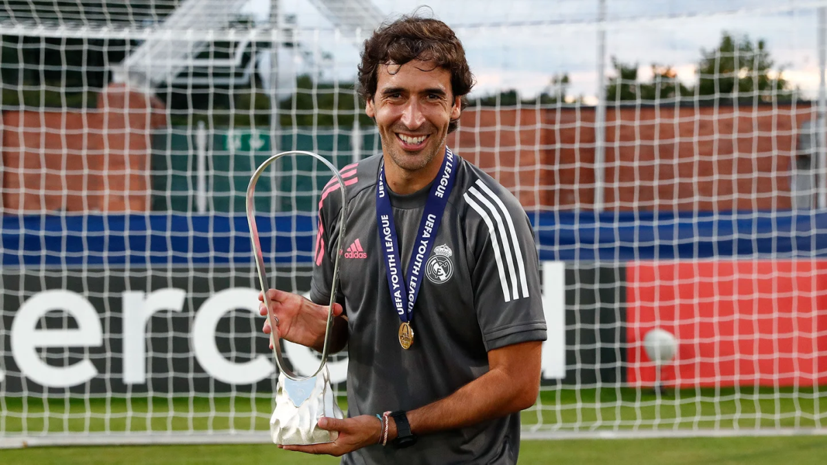 Raúl deja el Castilla al no poder cumplir su sueño de entrenar al Real Madrid