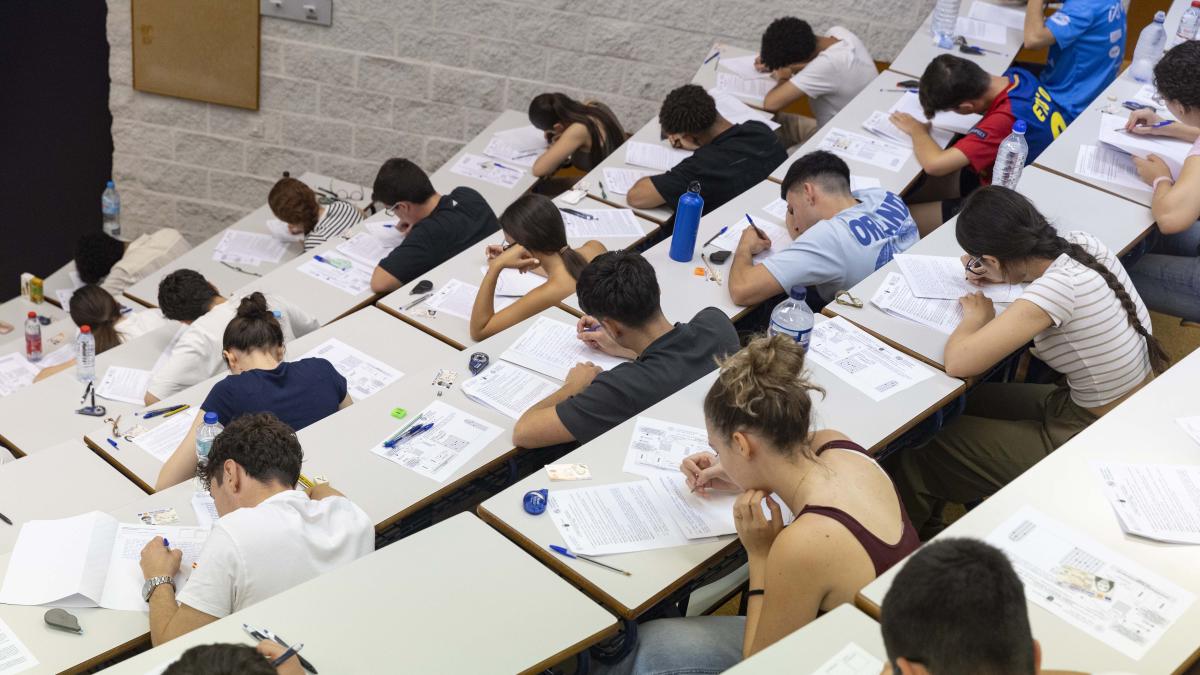 Más de 10.500 firmas para impugnar el examen de Matemáticas II de la PAU en Andalucía